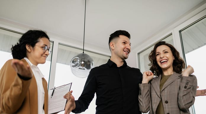 How Much Do Luxury Real Estate Agents Make in 2025? How Much Do Luxury Real Estate Agents Make in 2025?